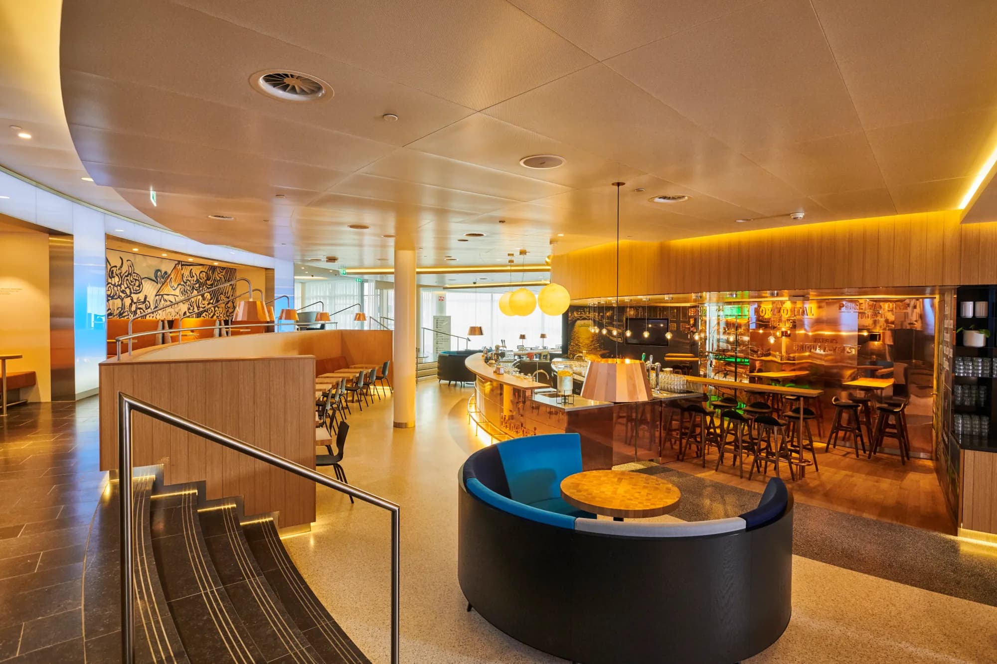 KLM Crown Lounge 52 (International) - Image 5