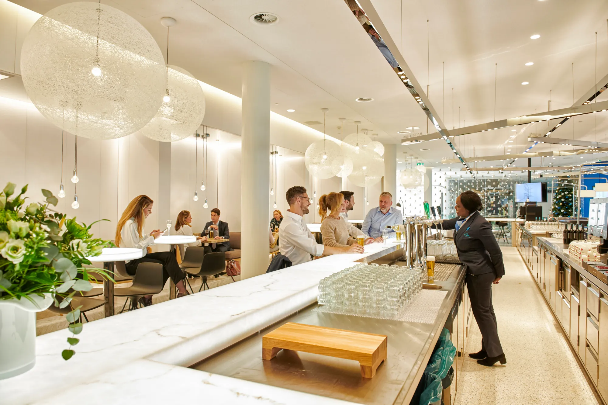 KLM Crown Lounge 52 (International) - Image 3