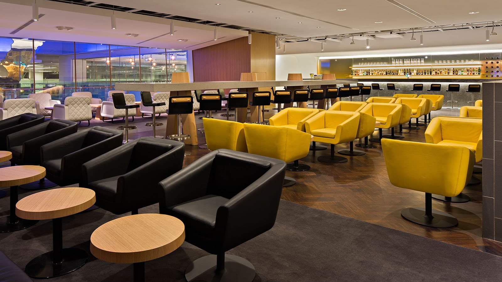 Qantas International Business Lounge - Image 4